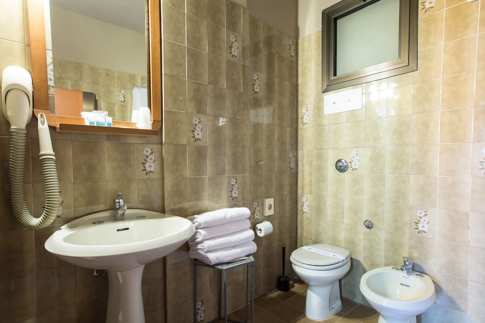 Double Room Single Use - Photo 4