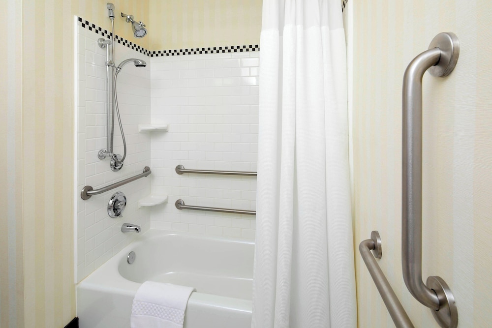 Room, 2 Queen Beds (Hearing Accessible) - Photo 5