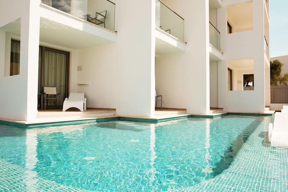 Junior Suite, Poolside (Swim-Up) photo 2