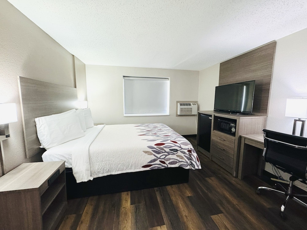Deluxe Room, 1 King Bed, Accessible, Non Smoking photo 2