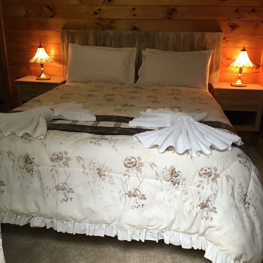 One Queen Bedroom Self Contained Cottage photo 2