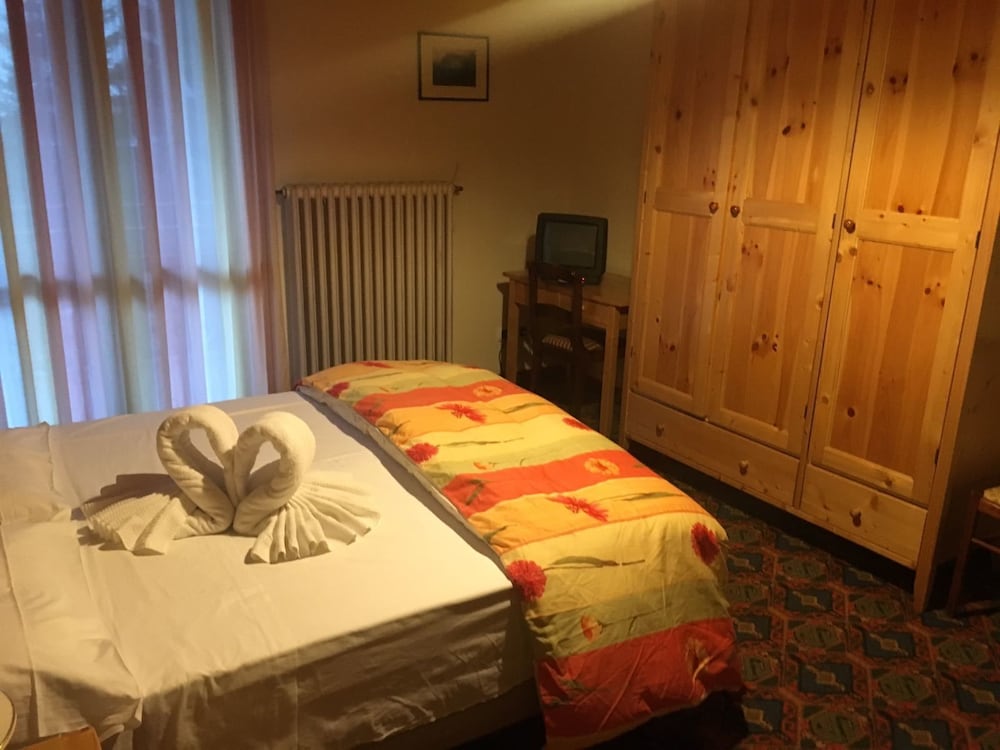 Double Room (French Bed)