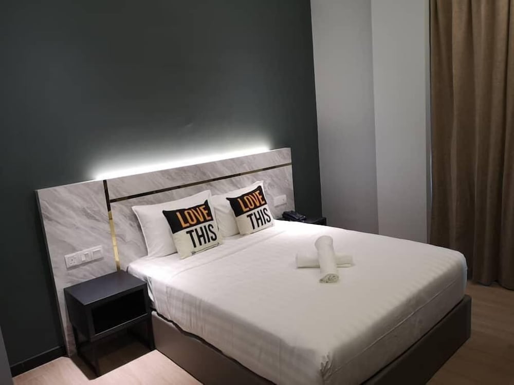 Deluxe Double Room, Small Windows photo 2