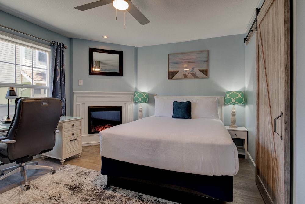 One bedroom Queen Suite with Spa - Non View - Photo 1