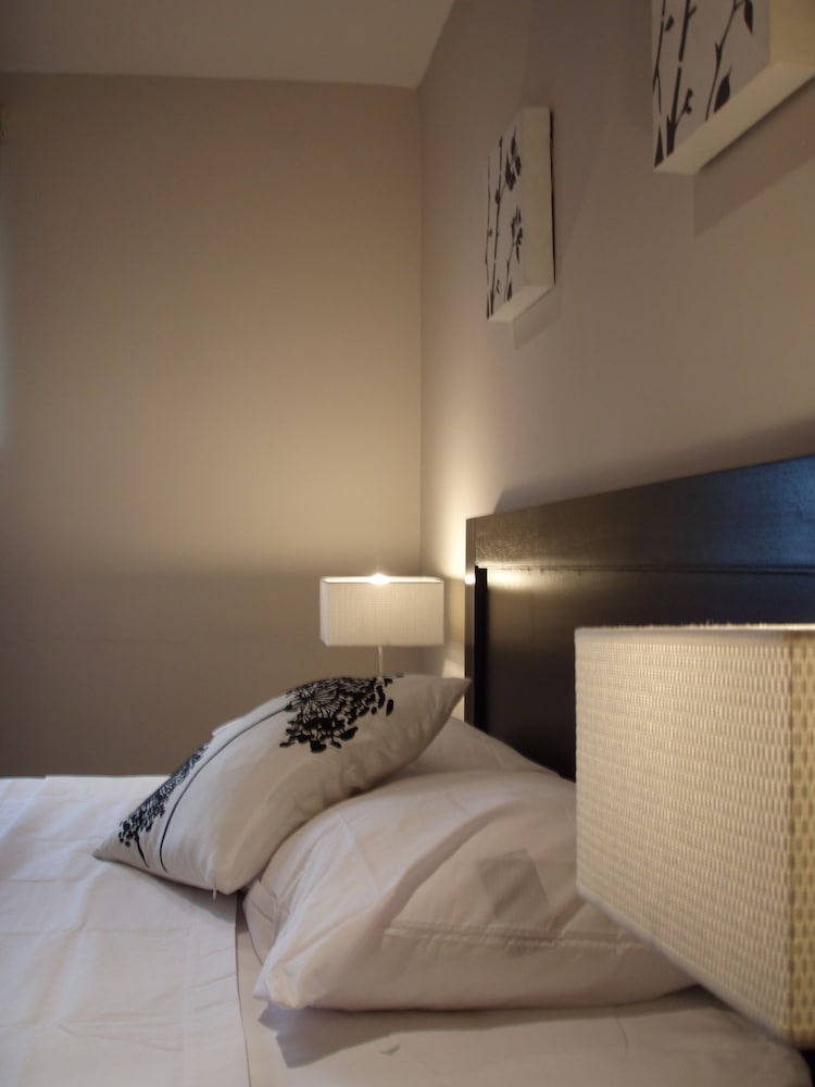Basic Room, 1 Queen Bed