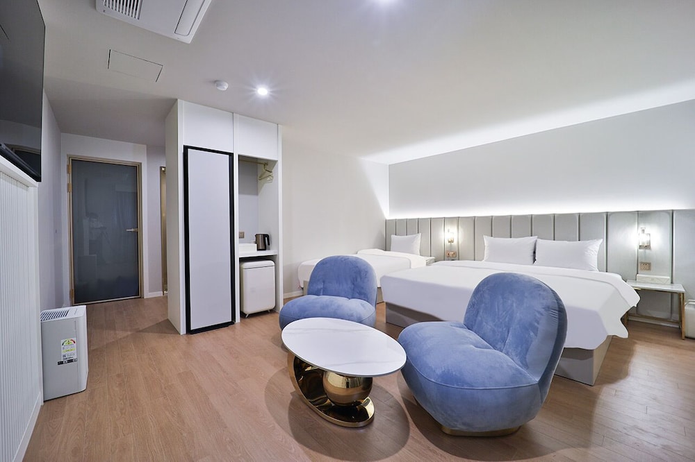 Premier Twin Room photo 3