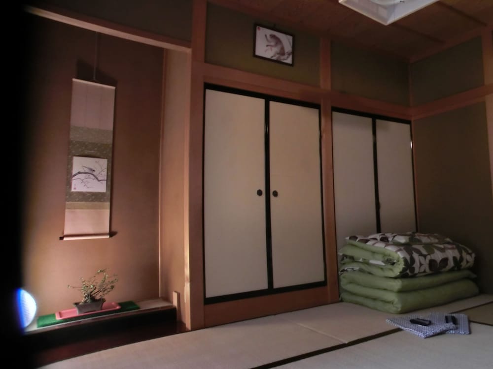 Japanese style room with shared bath and toilet photo 3