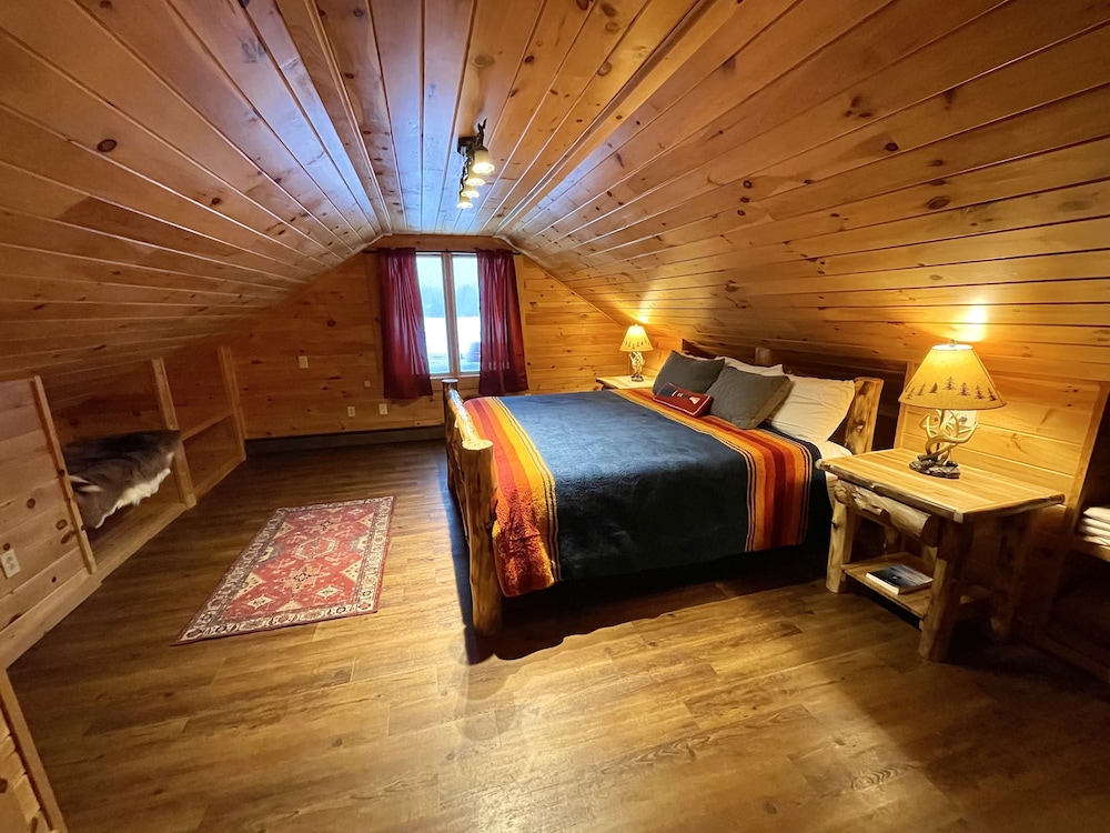 Luxury Cabin, 3 Bedrooms, Fireplace, Lake View photo 1