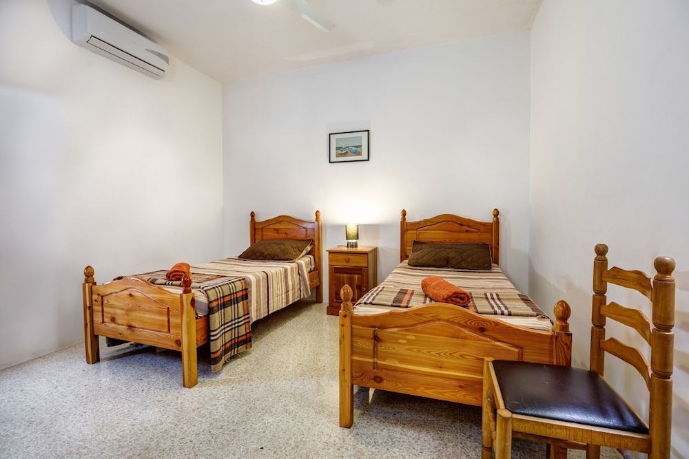 Comfort Apartment, 2 Bedrooms, Hill View photo 3