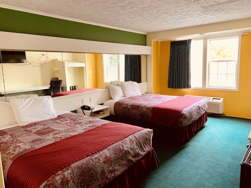 Standard Room, 2 Queen Beds, Non Smoking photo 2