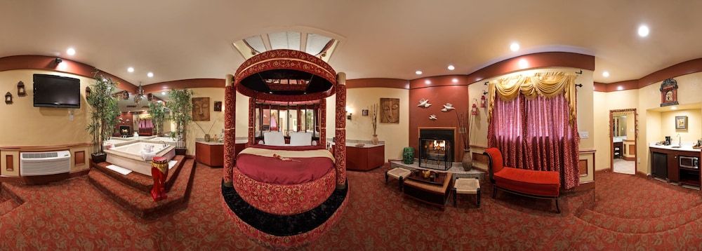 Asian Theme Suite with Round Bed, Jetted Tub & Fireplace - Photo 3