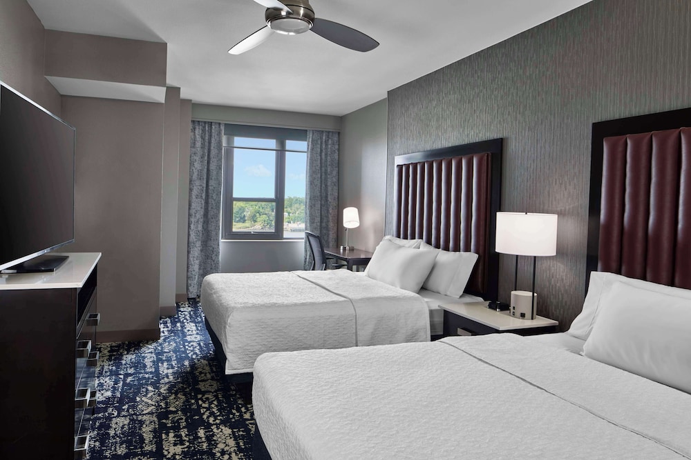 Suite, 2 Queen Beds, Accessible, Non Smoking (Roll-in Shower)