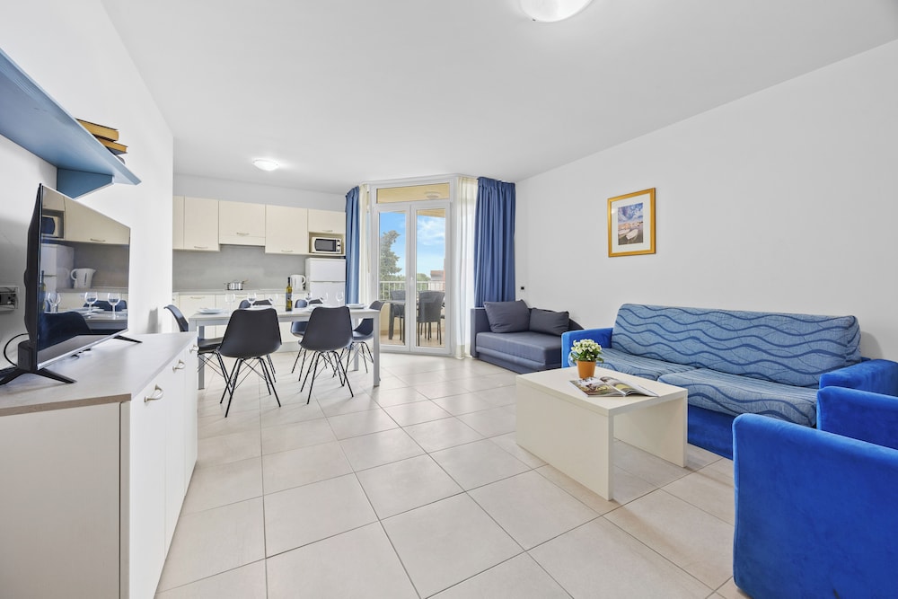 Condo, 2 Bedrooms, Balcony