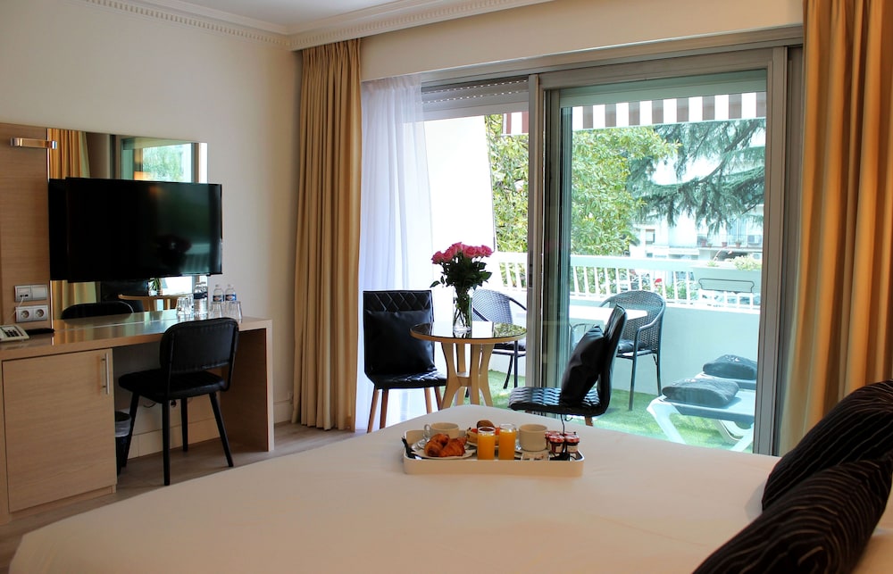 Comfort Room, Terrace, Garden View photo 1