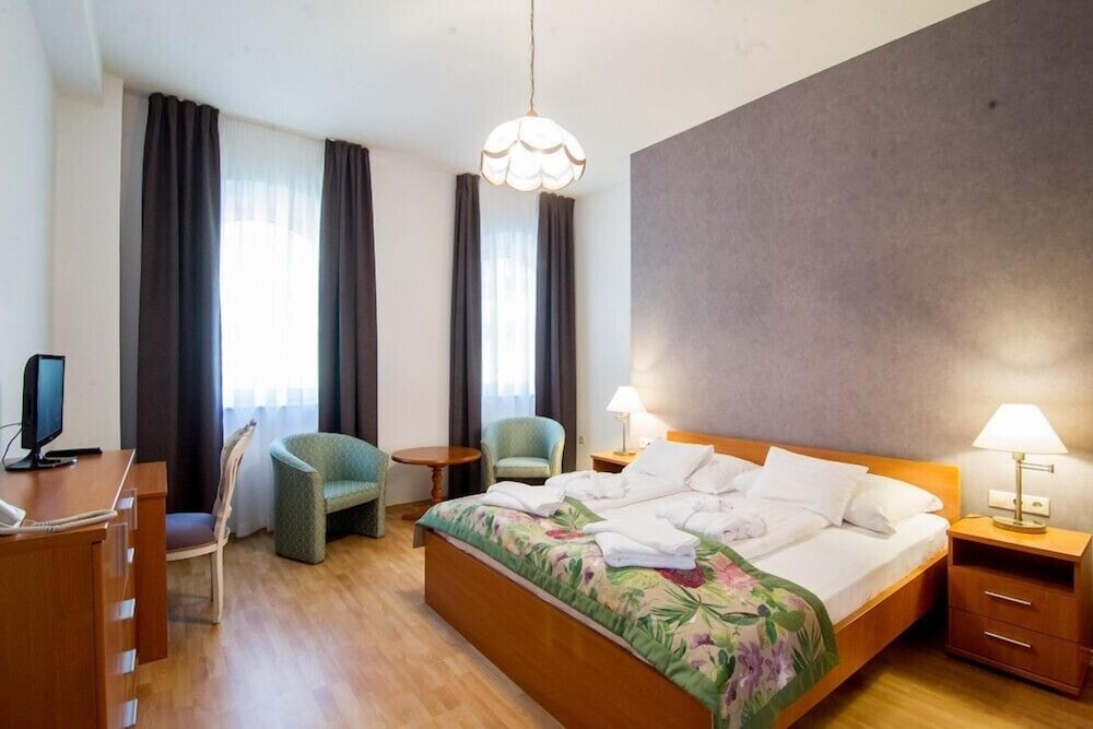 Standard Room (Kúria) photo 2