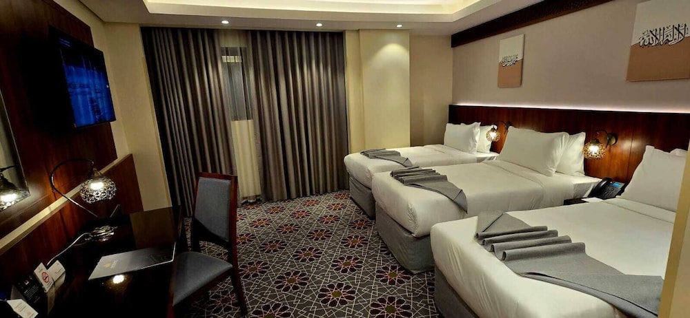 Deluxe Triple Room photo 2