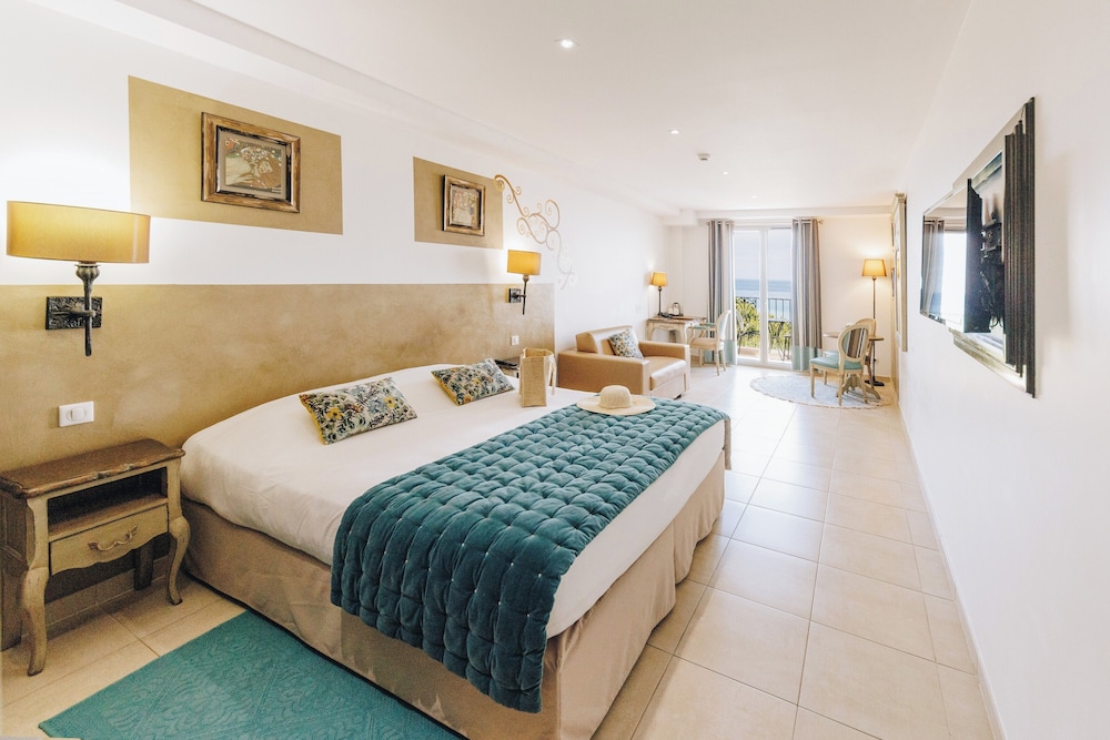 Suite, Sea View