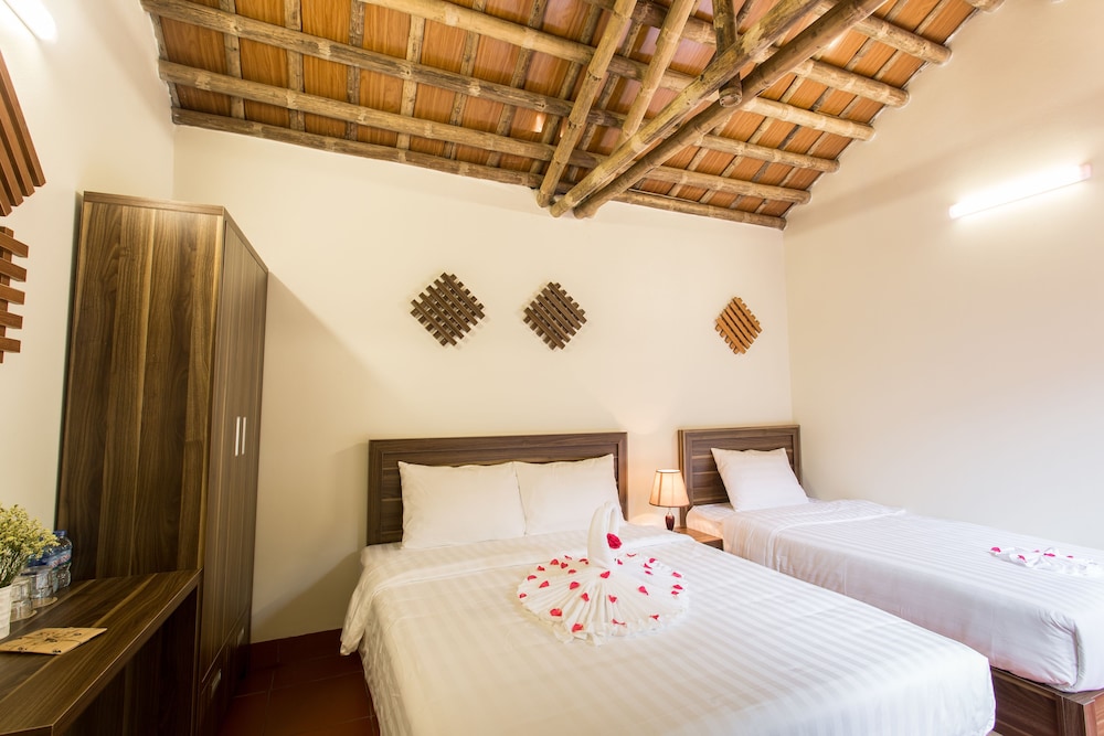 Family Triple Room, 1 Bedroom, Garden View, Garden Area