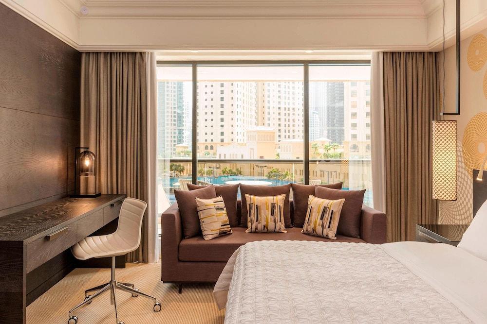 Junior Suite, 1 King Bed, Smoking, City View