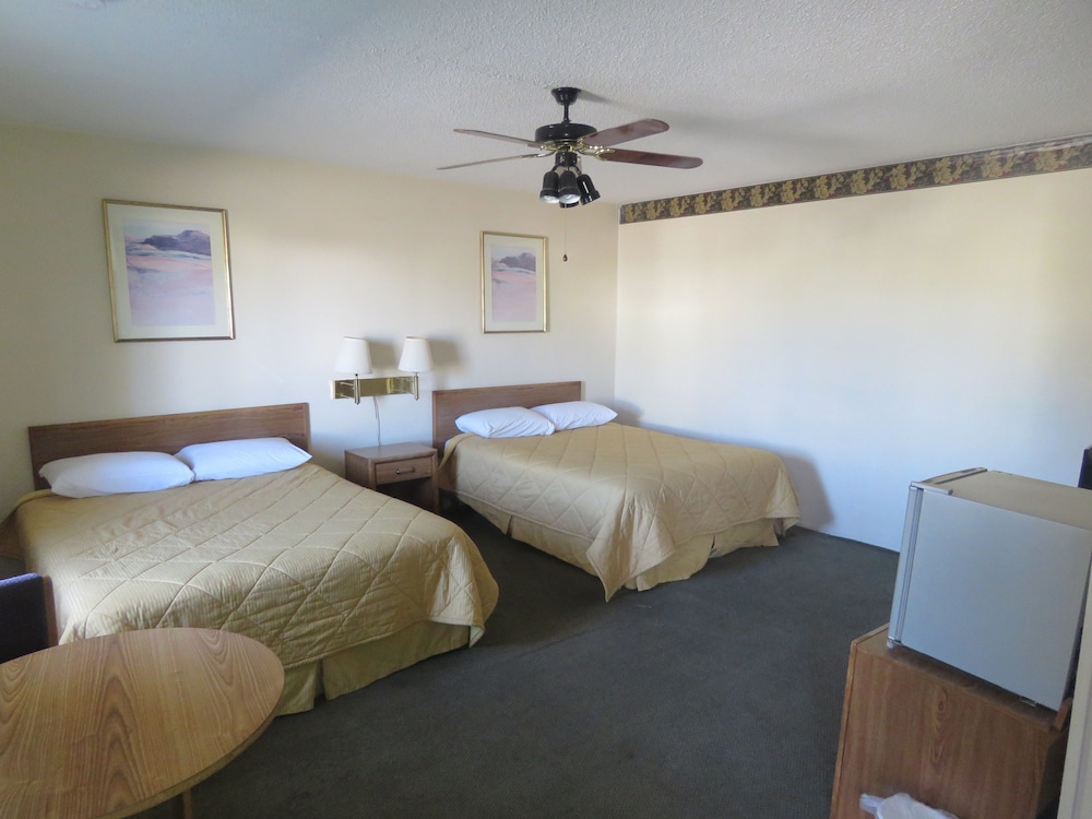 Standard Room, 2 Queen Beds, Smoking photo 1