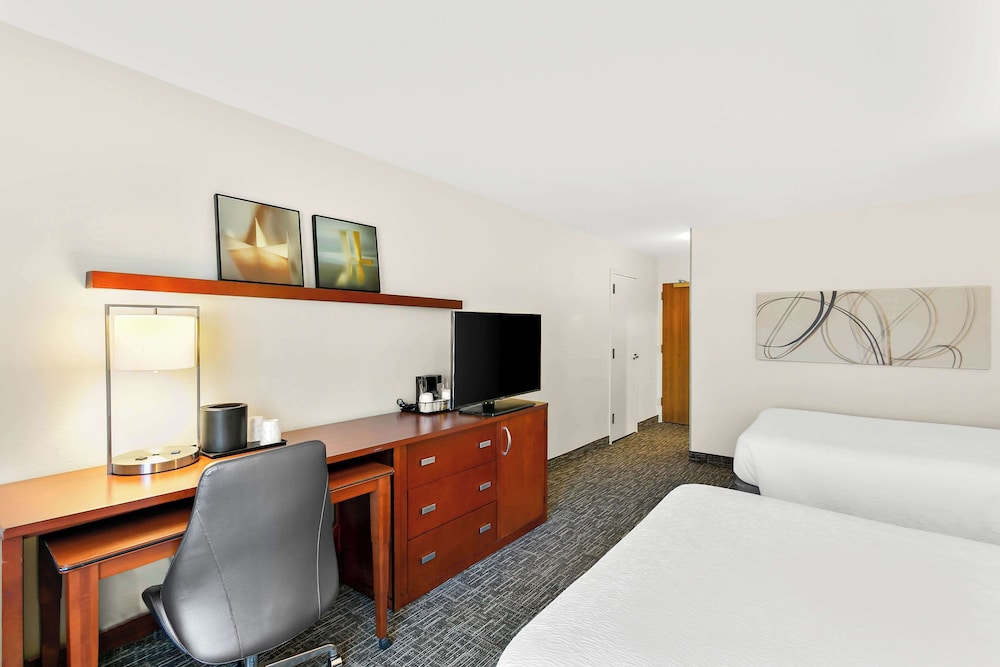 Deluxe Room, 2 Queen Beds - Photo 1