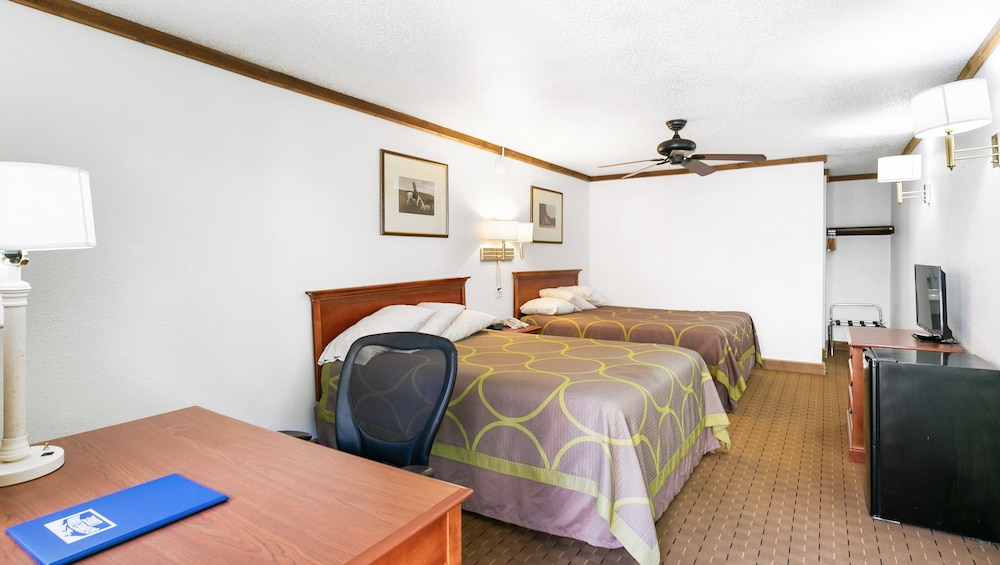 Room, 2 Queen Beds - Photo 3