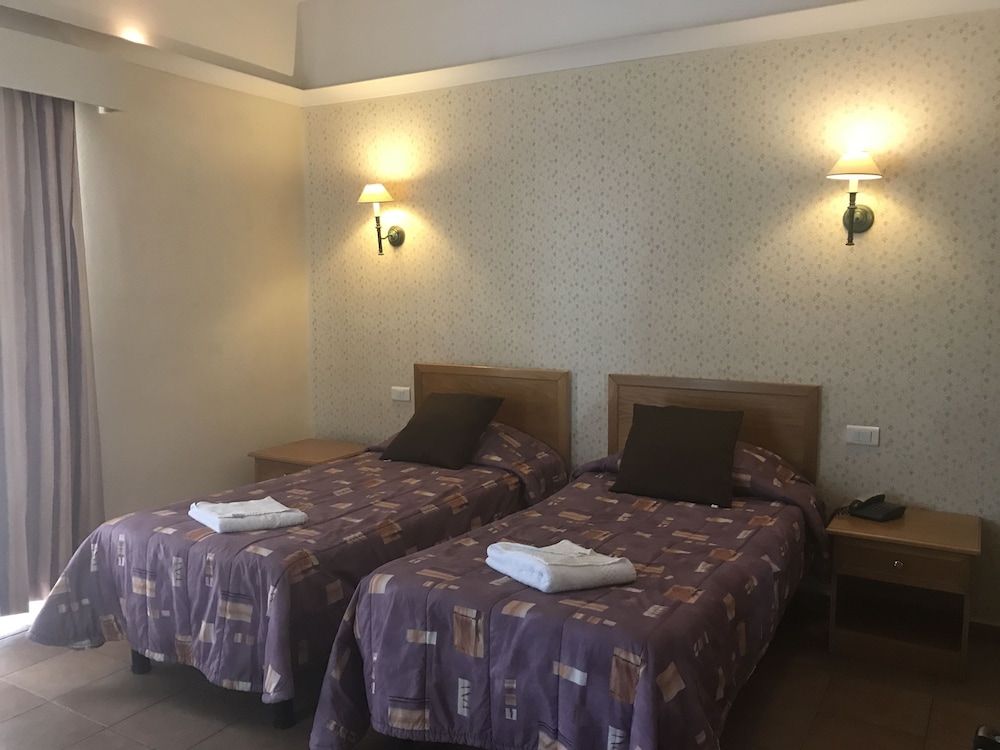 Double or Twin Room (Single use) - Photo 3