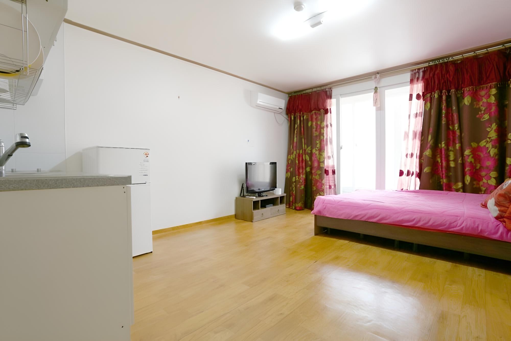 Room (Pine 3)
