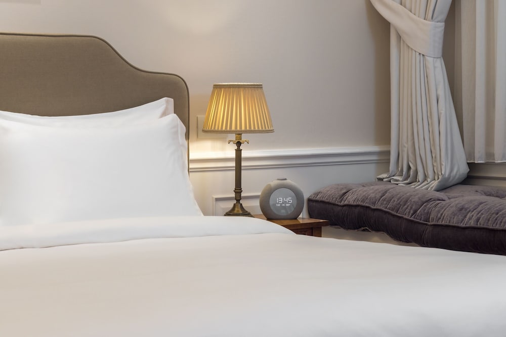 Classic Room, 1 King Bed, Courtyard View (View)