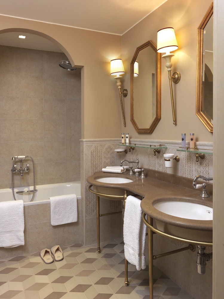Panoramic Triple Room thumbnail 5