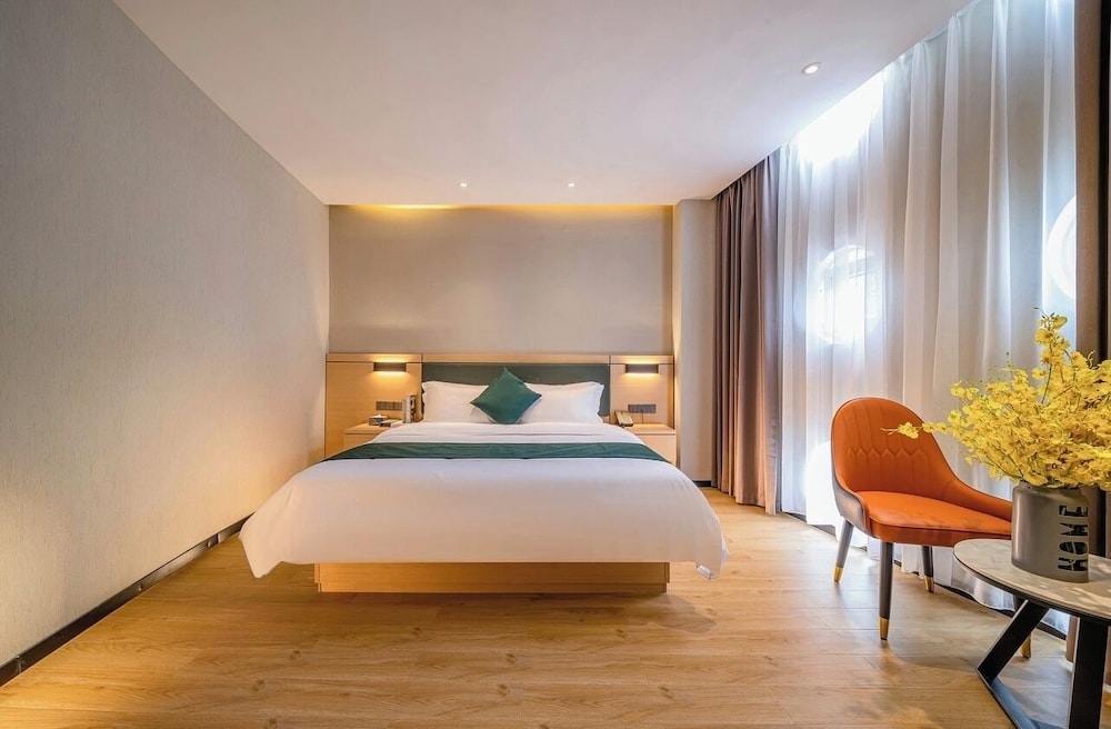 Superior Room, 1 Queen Bed photo 2