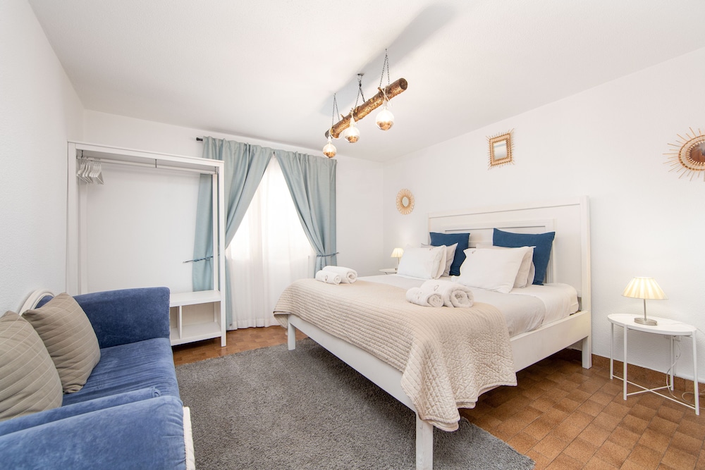 Family Condo, 2 Bedrooms, Pool Access, Beachside (10) photo 1