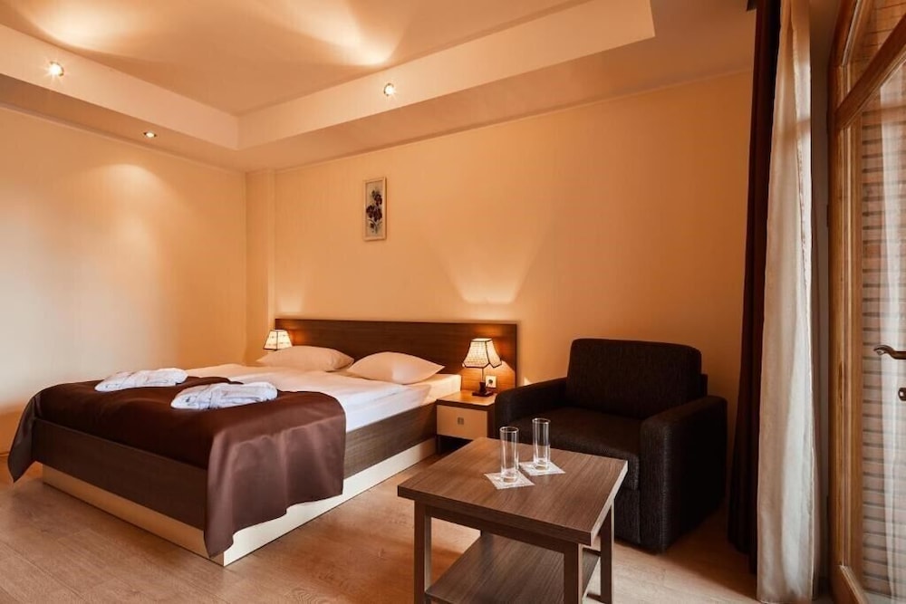 Standard Double Room, 1 King Bed, Non Smoking photo 2