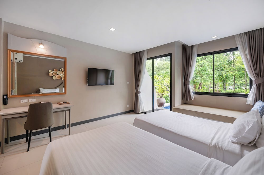 Deluxe Twin Room, Pool Access - Photo 2