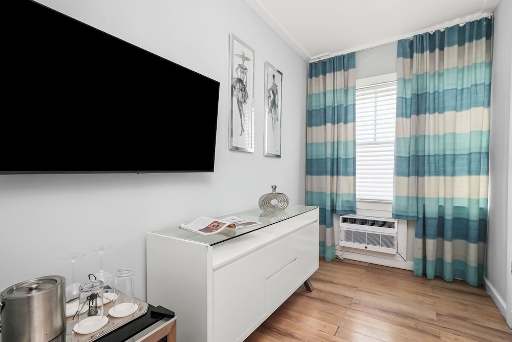 Junior King Suite - Photo 3