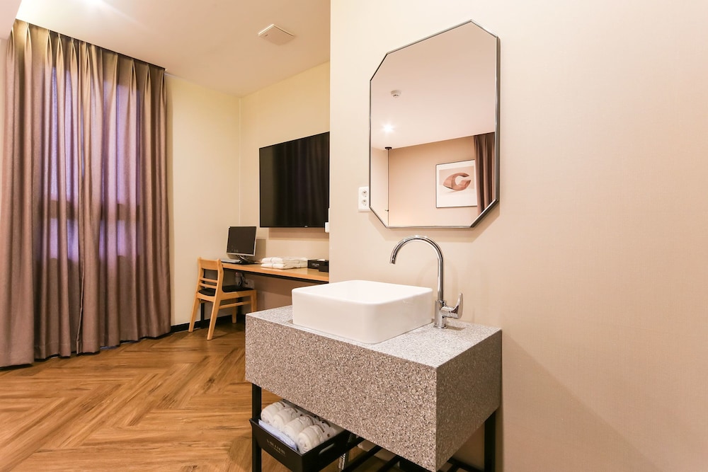 Deluxe Room - Photo 3