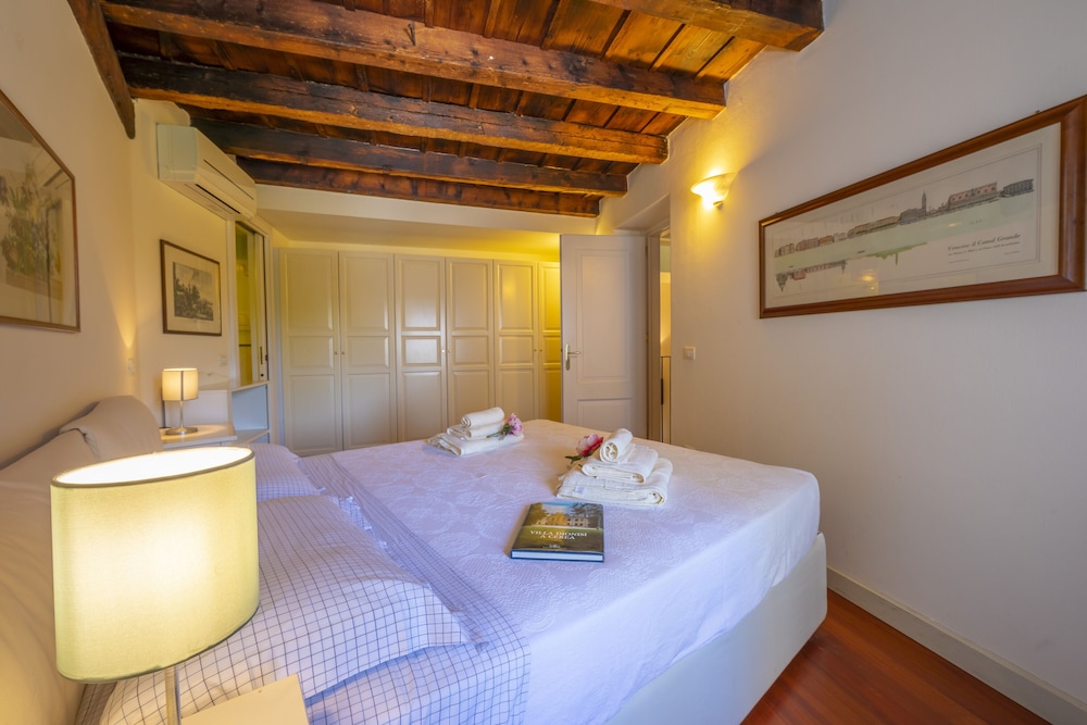 Family Apartment, 2 Bedrooms, 2 Bathrooms, Mountainside (Villa Faccioli Bosso With Shared Pool)