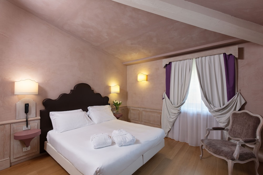 Superior Double or Twin Room, 1 Bedroom, Non Smoking, Park View photo 3