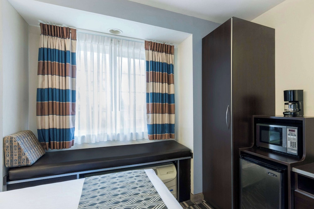 Standard Room, 2 Queen Beds, Accessible - Photo 2