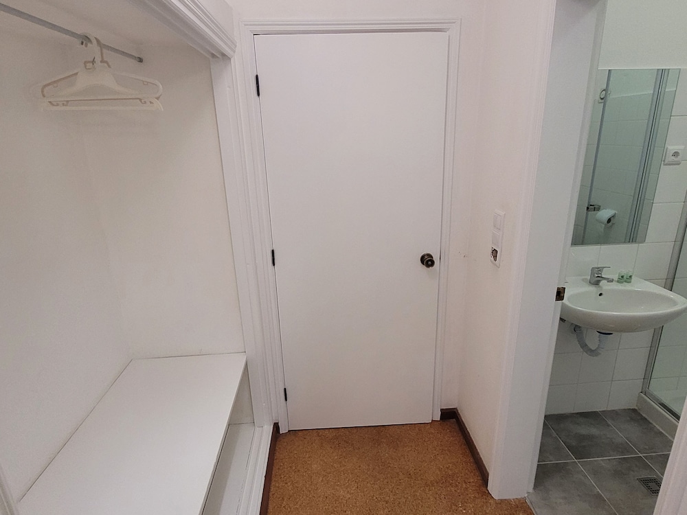 Basic Double Room photo 2