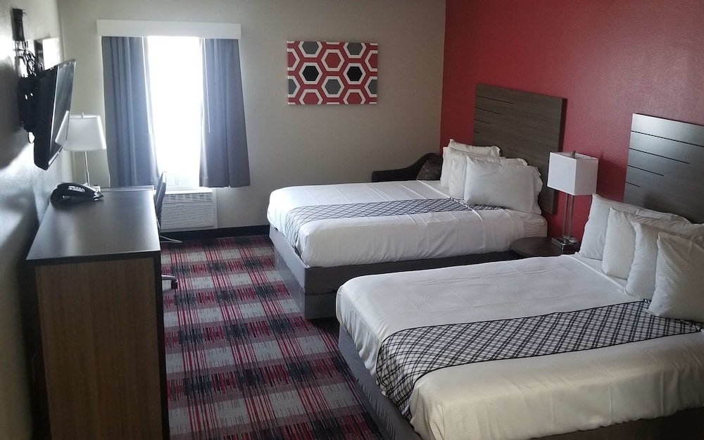 Standard Room, Multiple Beds, Non Smoking, Refrigerator & Microwave (with Sofabed) - Photo 5
