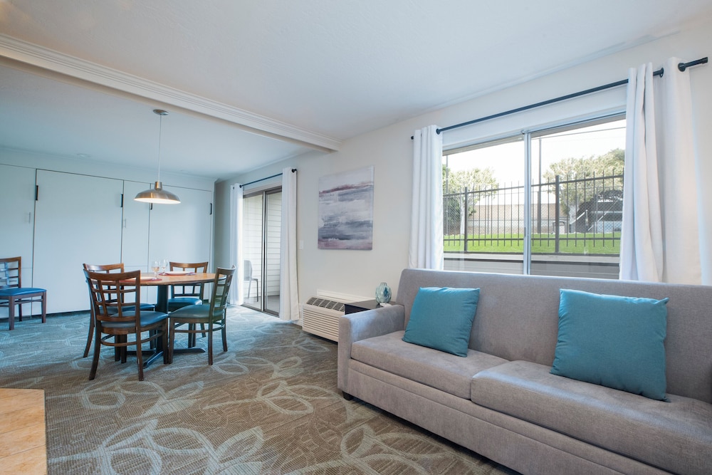 Deluxe Suite, 1 Bedroom - Photo 13