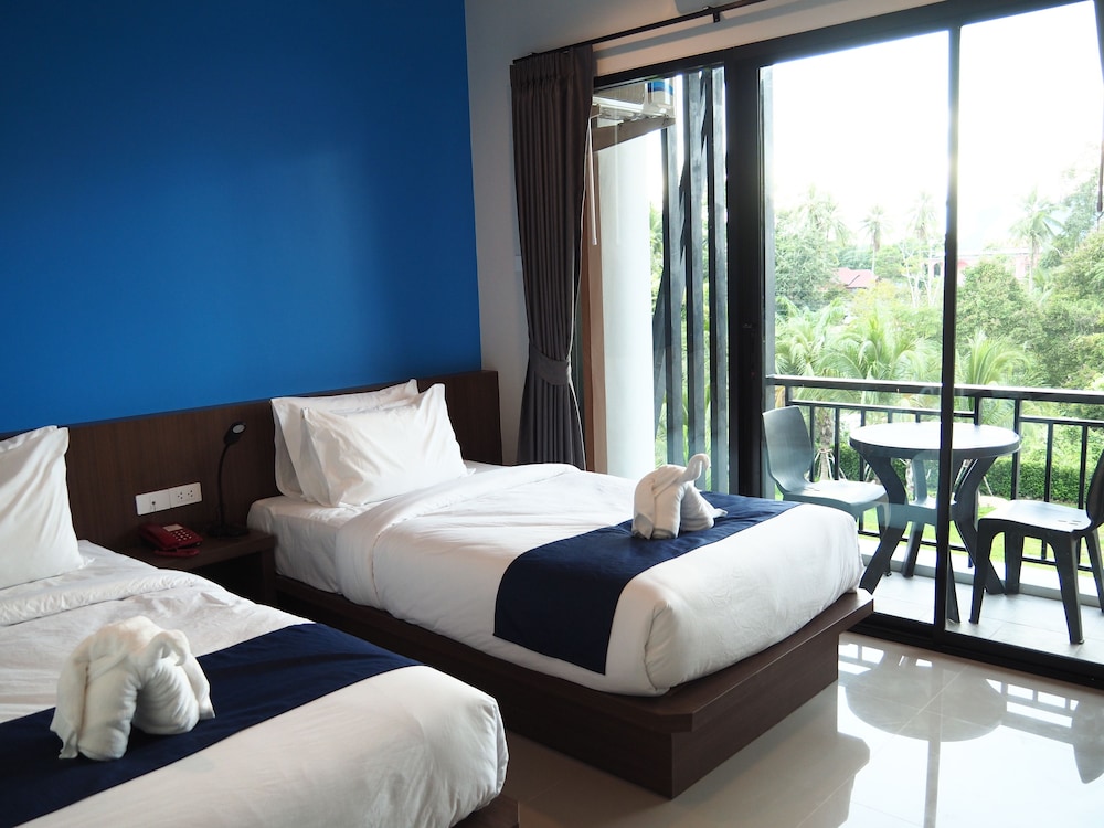 Standard Room with Pool View - Photo 3