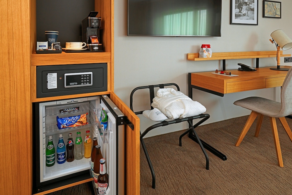 Executive Room, 1 King Bed - Photo 2