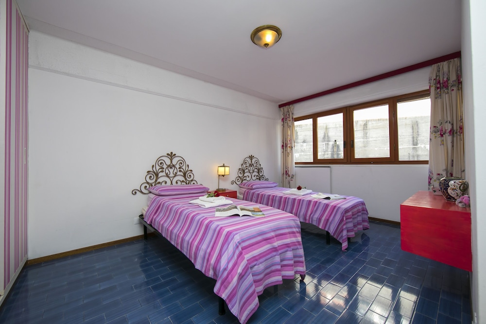 Family Apartment, 2 Bedrooms, Lakeside (Residenza Ludovica By The Lake) photo 3