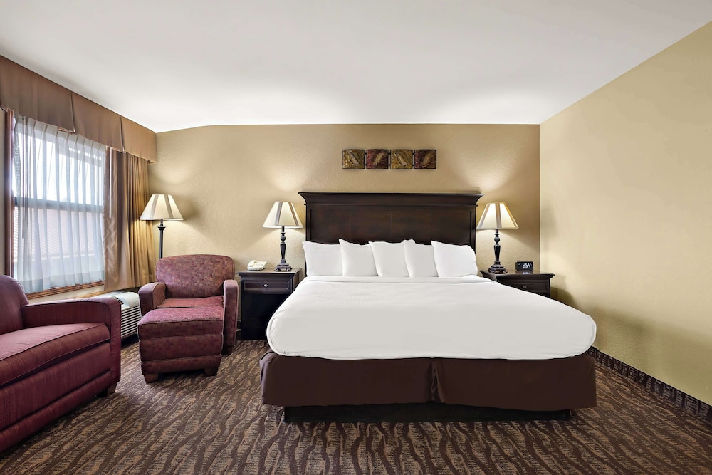 Suite, Multiple Beds, Non Smoking, Refrigerator & Microwave - Photo 1