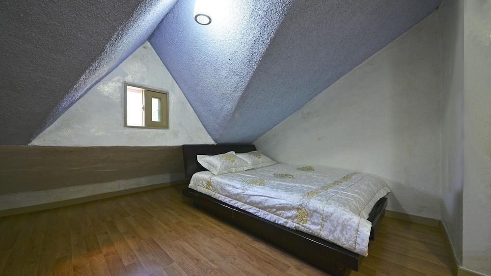 Basic Room, 1 Bedroom (Rosegeranium 210) - Photo 4