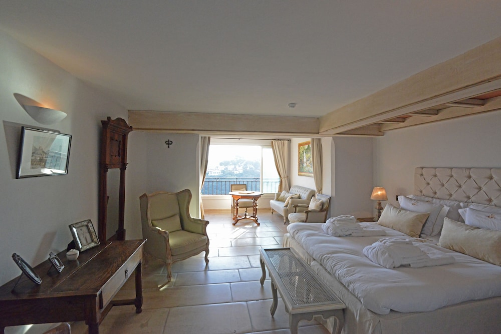 Junior Room