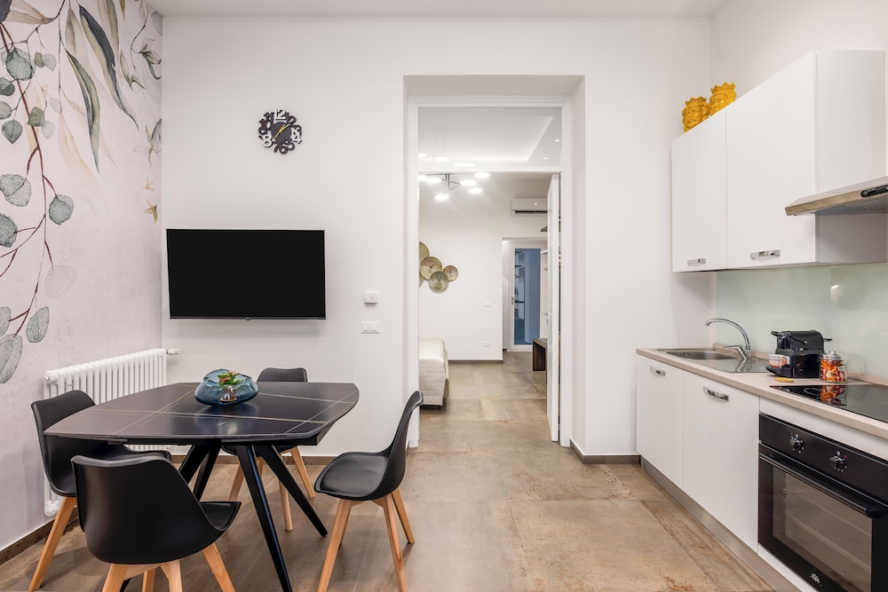 Comfort Apartment, 1 King Bed with Sofa bed, Non Smoking