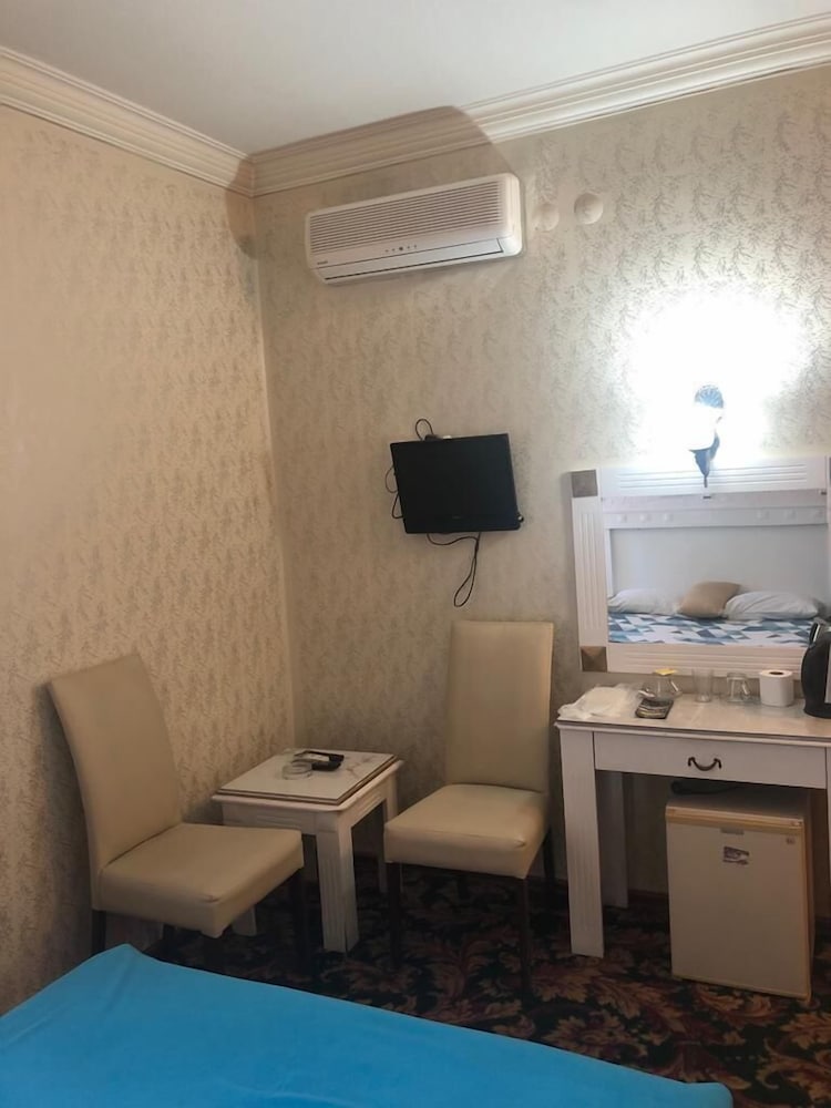 Standard Double Room - Photo 11